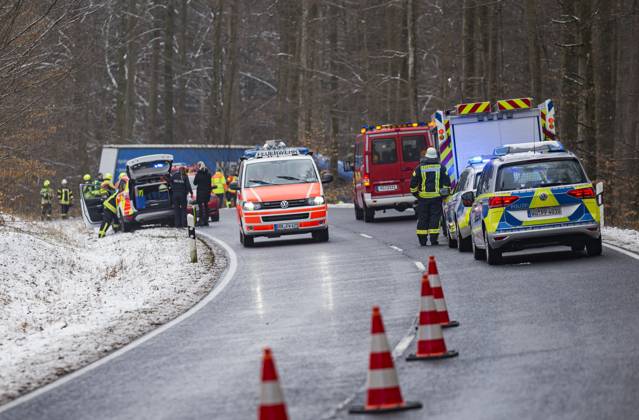 Bayern LKW Unfall auf der B27 bei Bad Brücke IMAGO