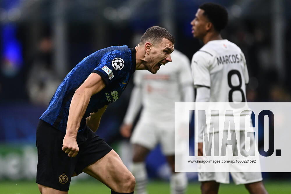 Db Milano 24 11 2021 - Champions League Inter-Shakhtar Donetsk foto Daniele Buffa Image nella foto: esultanza gol Edin Dzeko
