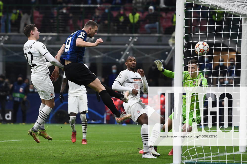 Db Milano 24 11 2021 - Champions League Inter-Shakhtar Donetsk foto Daniele Buffa Image nella foto: gol Edin Dzeko