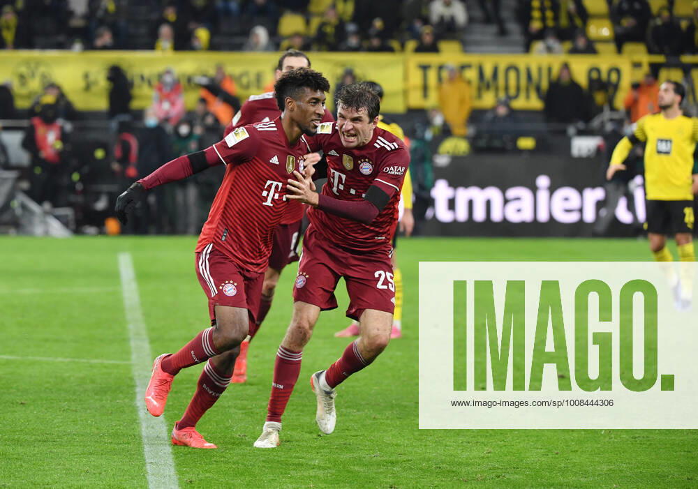 Jubel Kingsley Coman (Bayern Muenchen), li., und Thomas Müller (Bayern Muenchen) 04.12.2021, Fussball GER, Saison 2021 2022, 1. Bundesliga, 14. Spieltag, Borussia Dortmund - FC Bayern München, Foto: Maik Hölter TEAM2sportphoto