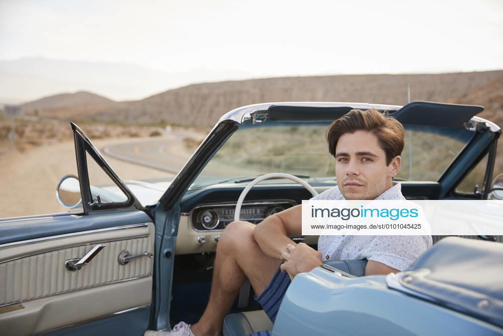 Man,on the move,oldtimer mmq-wfk,model released, Symbolfoto