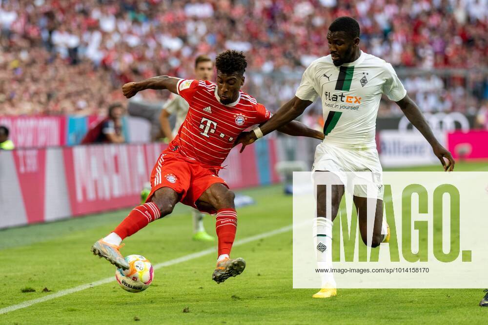 Kingsley Coman 11 (FC Bayern Muenchen), Marcus Thuram 7 (Borussia Moenchengladbach), FC Bayern Muenchen vs. Borussia Moenchengladbach, Fussball, 1. Bundesliga, 4. Spieltag, 27.08.2022 DFB regulations prohibit any use of photographs as image sequences and or quasi-video Muenchen Bayern Deutschland