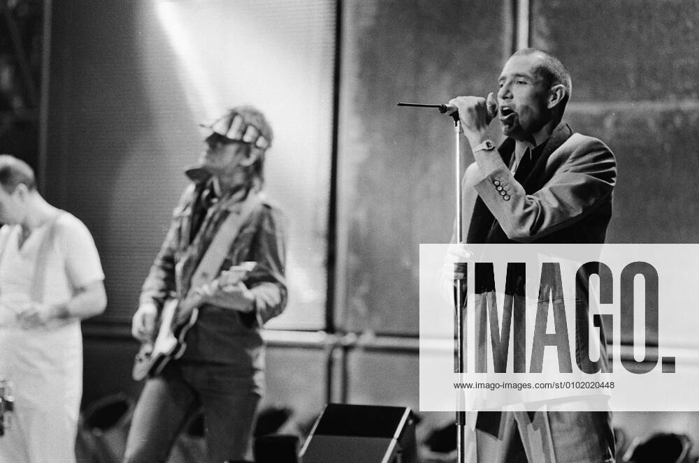 Thommys Pop Show 16 12 1983 The German music group TRIO with singer Stephan Remmler right Neue Deutsche Welle Music show Thommys Pop Show 16 12 1983, Cologne North Rhine-Westphalia Germany