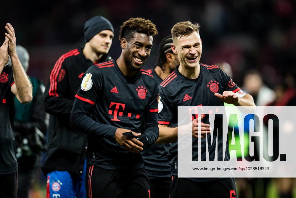 DFB Pokal Achtelfinale, 1. FSV Mainz 05 - FC Bayern Muenchen; 01.02.2023 Kingsley Coman (FC Bayern Muenchen, 11) und Joshua Kimmich (FC Bayern Muenchen, 6) lachen klatschend DFB Pokal Achtelfinale, 1. FSV Mainz 05 - FC Bayern Muenchen, Mainz, MEWA ARENA DFL REGULATIONS PROHIBIT ANY USE OF PHOTOGRAPHS AS IMAGE SEQUENCES AND OR QUASI-VIDEO.