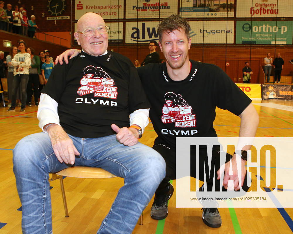 Deutschland, Bietigheim, Handball Bundesliga Frauen, SG BBM Bietigheim vs. HSG Bensheim Auerbach, v.l. Eberhard Bezner, BBM Trainer Markus Gaugisch