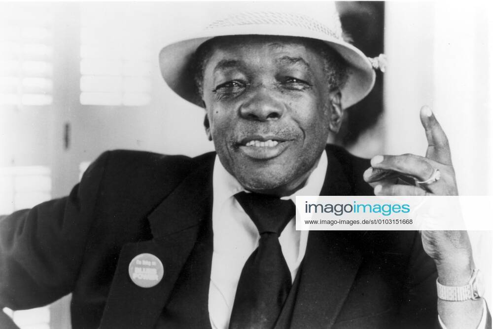 JOHN LEE HOOKER SUBJECT: MUSIC PORTRAIT FILES, BLUES SINGER & GUITARIST. Strictly editorial use only in conjunction with the promotion of the film. Credit line mandatory. This image is copyright of the film company and is supplied under the terms of issue as film still. No commercial or book cover use permitted without prior consent from the film company. Mandatory credit line: Image courtesy Ronald Grant Archive Mary Evans