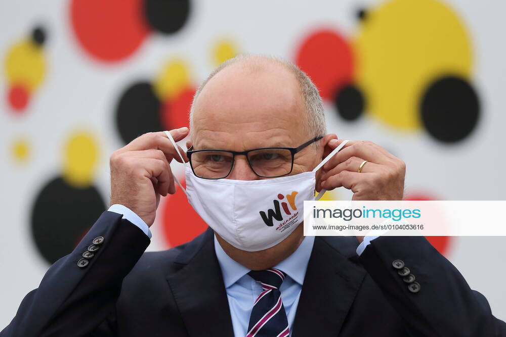 Minister President Dietmar Woidke SPD with a mouth and nose protection during a tour of the opening of the EinheitsExpo on the occasion of the Day of German Unity in Potsdam, 5 September 2020 30 years of German Unity Opening of the EinheitsExpo