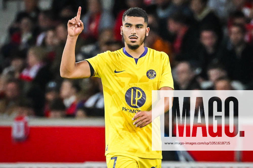 Villeneuve-D ascq, France, France: Zakaria ABOUKHLAL of Toulouse celebrates his goal during the Ligue 1 match between Lille OSC (LOSC) and Toulouse FC at Pierre Mauroy Stadium on October 05, 2024 in Villeneuve-d Ascq near Lille, France. Villeneuve-D ascq France - ZUMAm308 20241005_zsp_m308_005