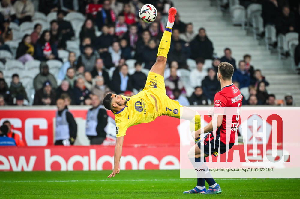 Villeneuve-D ascq, France, France: Zakaria ABOUKHLAL of Toulouse during the Ligue 1 match between Lille OSC (LOSC) and Toulouse FC at Pierre Mauroy Stadium on October 05, 2024 in Villeneuve-d Ascq near Lille, France. Villeneuve-D ascq France - ZUMAm308 20241005_zsp_m308_008
