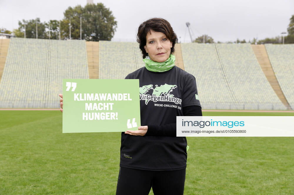 Janina Hartwig beim Fototermin zur sportichen WocheChallenge im Olympiastation München. Unter dem Motto Wir können was bewegen! ruft die Welthungerhilfe zu dieser Challenge auf und bittet um Spenden für eine Welt ohne Hunger. München