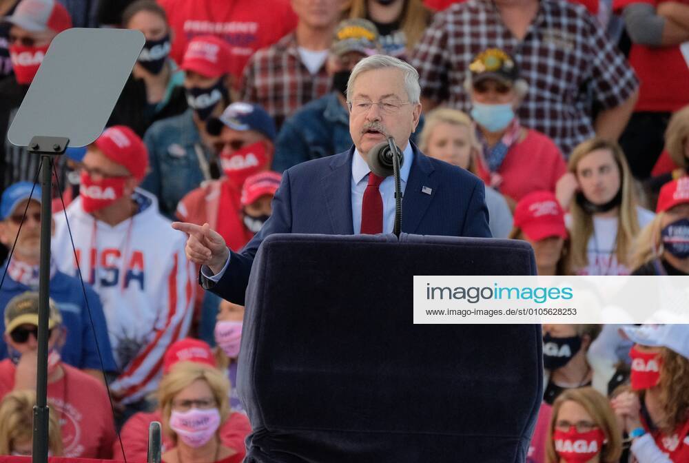 Des Moines, Iowa, U.S: Former Iowa Governor and former US Ambassador to China TERRY BRANSTAD speaks to a crowd gathered for a campaign rally for US president Donald Trump on October 14, 2020. Brandstad resigned from his ambassadorship to return to Iowa to campaign for the presidentÃ¢â‚¬â ¢s reelection. The Ã¢â‚¬oeMake American Great AgainÃ¢â‚¬Â?rally is TrumpÃ¢â‚¬â ¢s third campaign appearance since the president was released from Walter Reed Hospital where he was being treated for COVID-19. TodayÃ¢â‚¬â ¢s rally takes place 13 days after Trump announced he tested positive for the virus on October 1, 2020. Des Moines U.S. - ZUMAn292 20201014_znp_n292_006