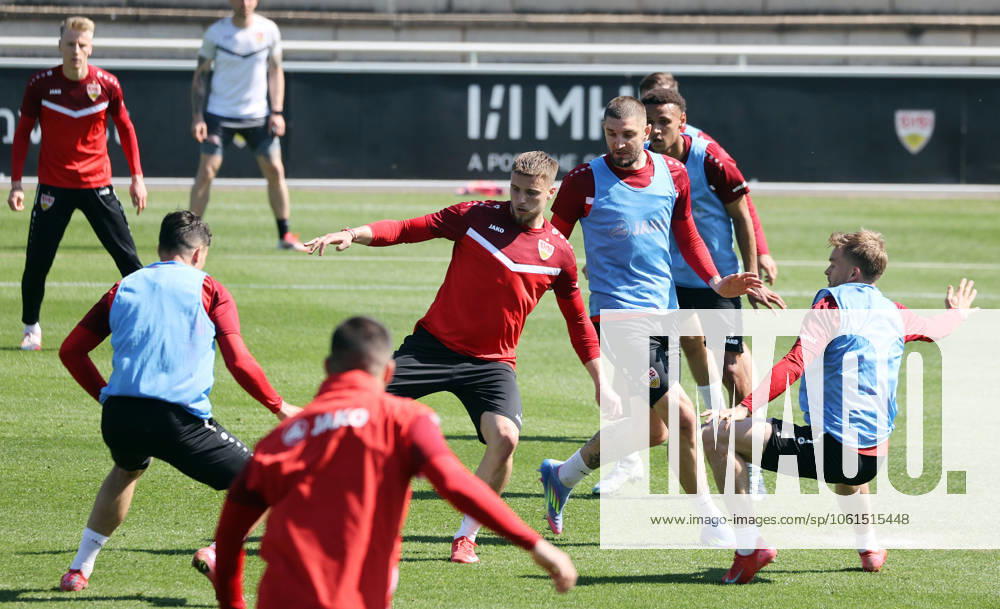 VfB Stuttgart Training Deutschland, Stuttgart, 29.04.2025, Fussball, Bundesliga, VfB Stuttgart Training: v.l. Ermedin Demirovic, Jeff Chabot, Maximilian Mittelstädt.