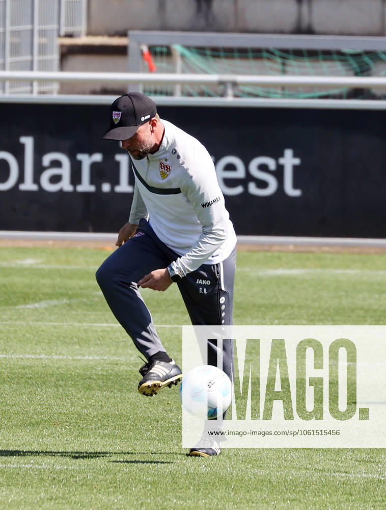 VfB Stuttgart Training Deutschland, Stuttgart, 29.04.2025, Fussball, Bundesliga, VfB Stuttgart Training: Sebastian Hoeneß (Trainer).