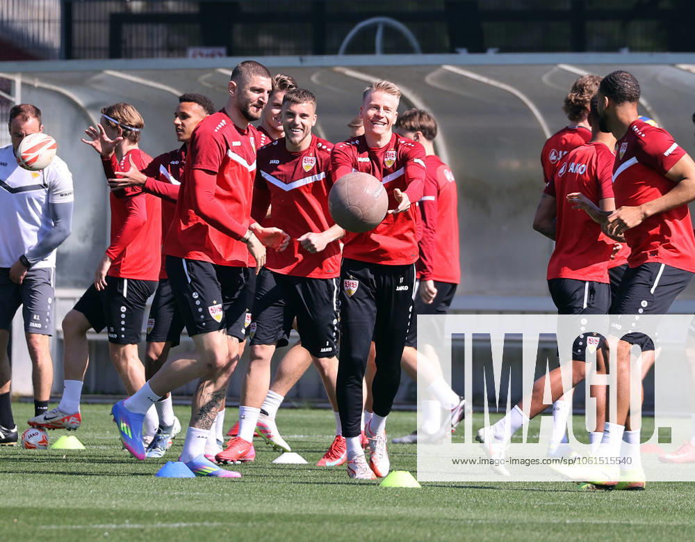 VfB Stuttgart Training Deutschland, Stuttgart, 29.04.2025, Fussball, Bundesliga, VfB Stuttgart Training: v.l. Jeff Chabot, Ermedin Demirovic, Chris Führich.