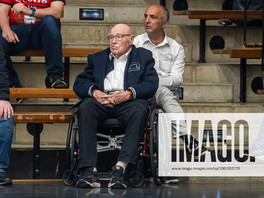 Eberhard Bezner beim Spiel des HB Ludwigsburg, Frisch Auf Goeppingen vs. HB Ludwigsburg, Handball, 1. Bundesliga, Play-Offs, Spielzeit 2024 2025, 30.04.2025 Frisch Auf Goeppingen vs. HB Ludwigsburg, Handball, 1. Bundesliga, Play-Offs, Spielzeit 2024 2025, 30.04.2025 Goeppingen