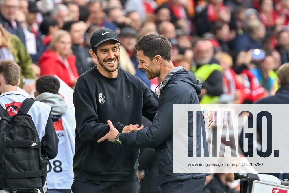 Julian Schuster (SC Freiburg, Trainer) und Xabi Alonso (Bayer 04 Leverkusen, Cheftrainer) begruessen sich vor dem Spiel. GER, SC Freiburg - Bayer 04 Leverkusen, Fussball, Bundesliga, 32. Spieltag, Saison 2024 2025, 04.05.2025 DFL DFB REGULATIONS PROHIBIT ANY USE OF PHOTOGRAPHS AS IMAGE SEQUENCES AND OR QUASI-VIDEO GER, SC Freiburg - Bayer 04 Leverkusen, Fussball, Bundesliga, 32. Spieltag, Saison 2024 2025, 04.05.2025 Freiburg