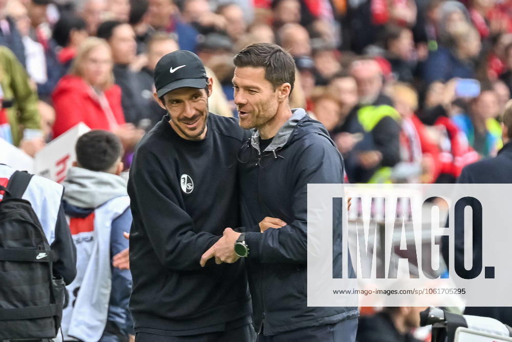 Julian Schuster (SC Freiburg, Trainer) und Xabi Alonso (Bayer 04 Leverkusen, Cheftrainer) begruessen sich vor dem Spiel. GER, SC Freiburg - Bayer 04 Leverkusen, Fussball, Bundesliga, 32. Spieltag, Saison 2024 2025, 04.05.2025 DFL DFB REGULATIONS PROHIBIT ANY USE OF PHOTOGRAPHS AS IMAGE SEQUENCES AND OR QUASI-VIDEO GER, SC Freiburg - Bayer 04 Leverkusen, Fussball, Bundesliga, 32. Spieltag, Saison 2024 2025, 04.05.2025 Freiburg