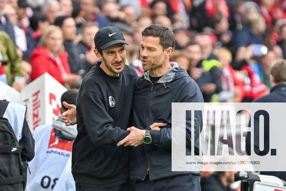 Julian Schuster (SC Freiburg, Trainer) und Xabi Alonso (Bayer 04 Leverkusen, Cheftrainer) begruessen sich vor dem Spiel. GER, SC Freiburg - Bayer 04 Leverkusen, Fussball, Bundesliga, 32. Spieltag, Saison 2024 2025, 04.05.2025 DFL DFB REGULATIONS PROHIBIT ANY USE OF PHOTOGRAPHS AS IMAGE SEQUENCES AND OR QUASI-VIDEO GER, SC Freiburg - Bayer 04 Leverkusen, Fussball, Bundesliga, 32. Spieltag, Saison 2024 2025, 04.05.2025 Freiburg
