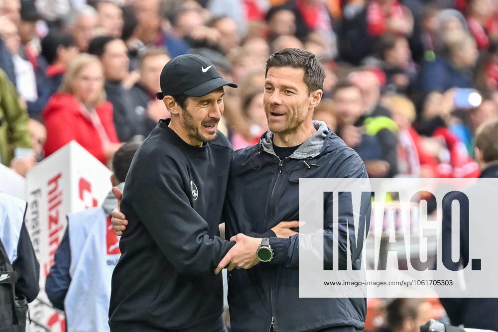 Julian Schuster (SC Freiburg, Trainer) und Xabi Alonso (Bayer 04 Leverkusen, Cheftrainer) begruessen sich vor dem Spiel. GER, SC Freiburg - Bayer 04 Leverkusen, Fussball, Bundesliga, 32. Spieltag, Saison 2024 2025, 04.05.2025 DFL DFB REGULATIONS PROHIBIT ANY USE OF PHOTOGRAPHS AS IMAGE SEQUENCES AND OR QUASI-VIDEO GER, SC Freiburg - Bayer 04 Leverkusen, Fussball, Bundesliga, 32. Spieltag, Saison 2024 2025, 04.05.2025 Freiburg