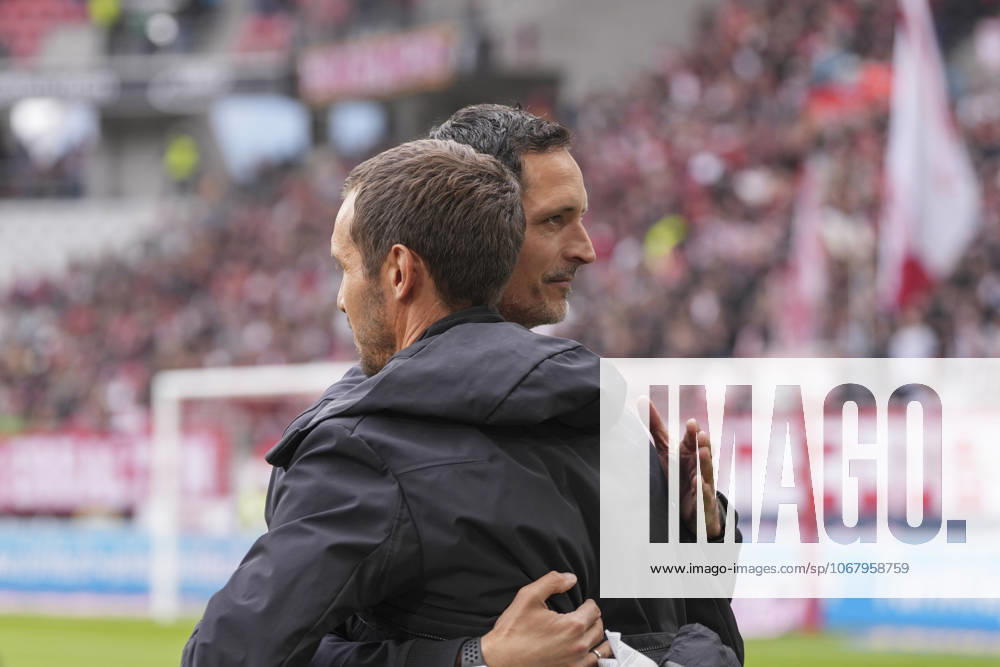 Julian Schuster (SC Freiburg, Trainer) und Dino Toppmöller Dino Toppmoeller (Eintracht Frankfurt, Trainer) , Deutschland, Fussball, 1. Bundesliga, 7.Spieltag, 2025 2026, SC Freiburg vs. Eintracht Frankfurt, 19.10.2025, Europa-Park Stadion, Freiburg, Deutschland DFL REGULATIONS PROHIBIT ANY USE OF PHOTOGRAPHS AS IMAGE SEQUENCES AND OR QUASI-VIDEO. Freiburg Europa-Park Stadion Baden-Württemberg Deutschland