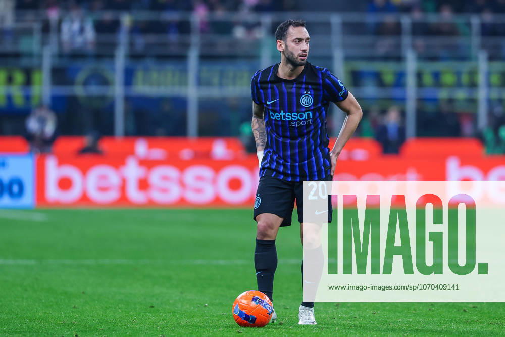 Hakan Calhanoglu of FC Internazionale seen in action during Serie A 2025 26 football match between FC Internazionale and Como 1907 at San Siro Stadium in Milan Italy on 06 December 2025. Milan Stadio Giuseppe Meazza Milan Italy