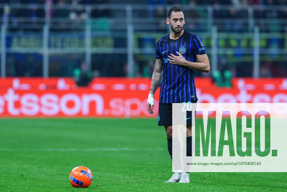 Hakan Calhanoglu of FC Internazionale seen in action during Serie A 2025 26 football match between FC Internazionale and Como 1907 at San Siro Stadium in Milan Italy on 06 December 2025. Milan Stadio Giuseppe Meazza Milan Italy