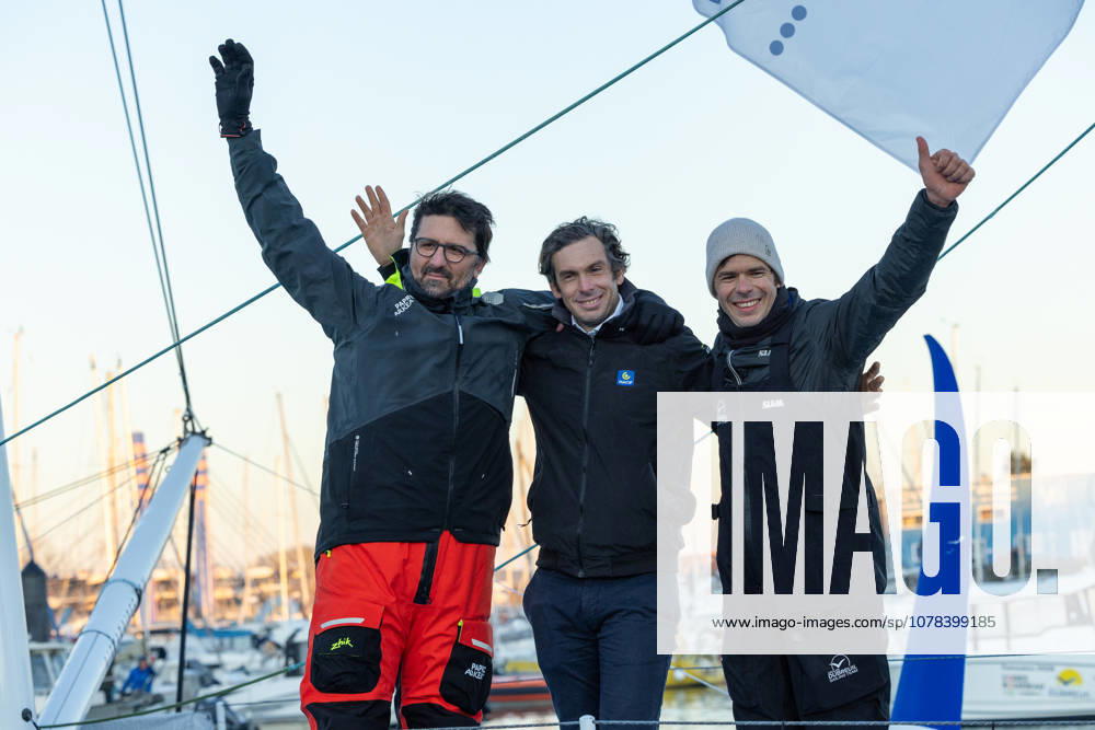 Le Podium du VendÃ e Globe 2024-2025 - Yoann Richomme (2eme), Charlie Dalin (1er) et Sebastien Simon (3eme) - Les Sables d Olonne le 17 01 2025