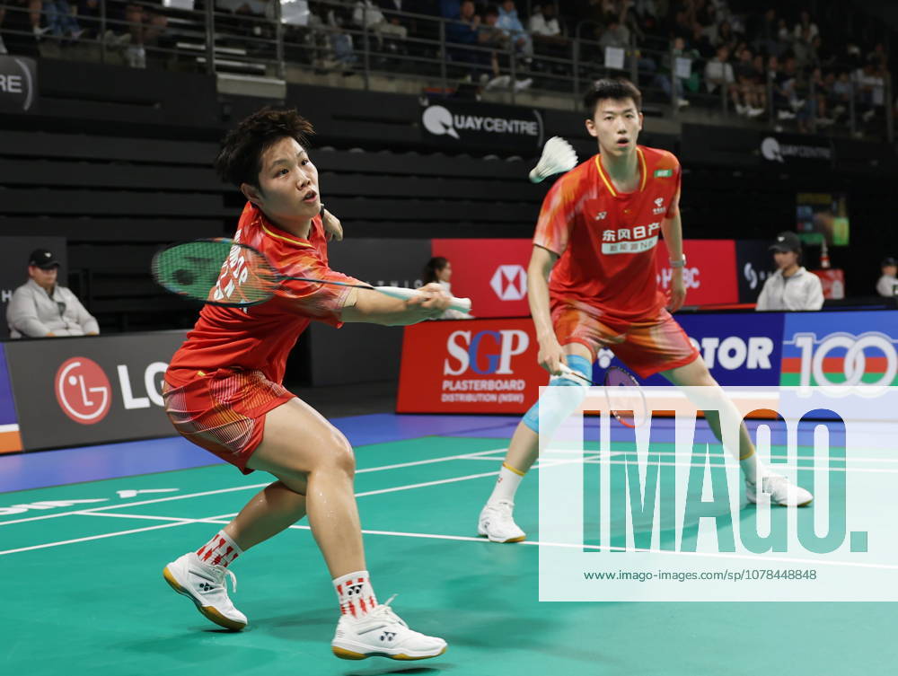 (260613) -- SYDNEY, June 13, 2026 -- Feng Yanzhe Huang Dongping (L) compete during the mixed doubles semifinal match between Feng Yanzhe Huang Dongping of China and Presley Smith Jennie Gai of the United States at the Australian Badminton Open 2026 in Sydney, Australia, June 13, 2026. ) (SP)AUSTRALIA-SYDNEY-BADMINTON-AUSTRALIAN OPEN-MIXED DOUBLES-SEMIFINALS GongxBing