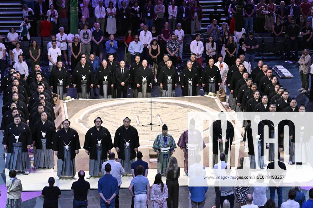Sumo: Paris tournament Sumo wrestlers attend the opening ceremony of a two-day sumo tournament at Accor Arena in Paris on June 13, 2026. A14AA0005618590P