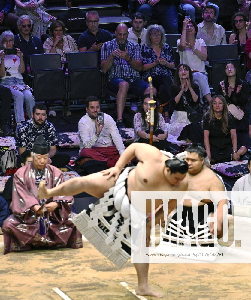 Sumo: Paris tournament Sumo grand champion Onosato performs a ring-entering ritual on the first day of a two-day sumo tournament at Accor Arena in Paris on June 13, 2026. A14AA0005618601P