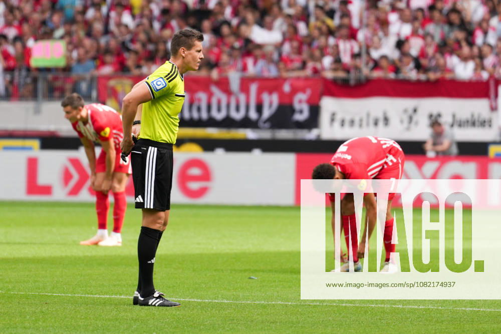 1. Bundesliga: SC Freiburg vs SV Werder Bremen, 30.08.2026 Daniel Siebert (Schiedsrichter) 1. Bundesliga: SC Freiburg vs SV Werder Bremen, Europa-Park-Stadion, 30.08.2026 DFB DFL REGULATIONS PROHIBIT ANY USE OF PHOTOGRAPHS AS IMAGE SEQUENCES AND OR QUASI-VIDEO.