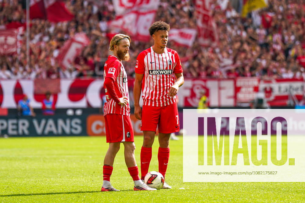 Deutschland: Fussball Bundesliga Saison 2026 - 2027, 1. Spieltag - SC Freiburg vs Werder Bremen - Europa Park Stadion (Freiburg): Derry Scherhant (SC Freiburg, 7) Niklas Beste (SC Freiburg, 19)
