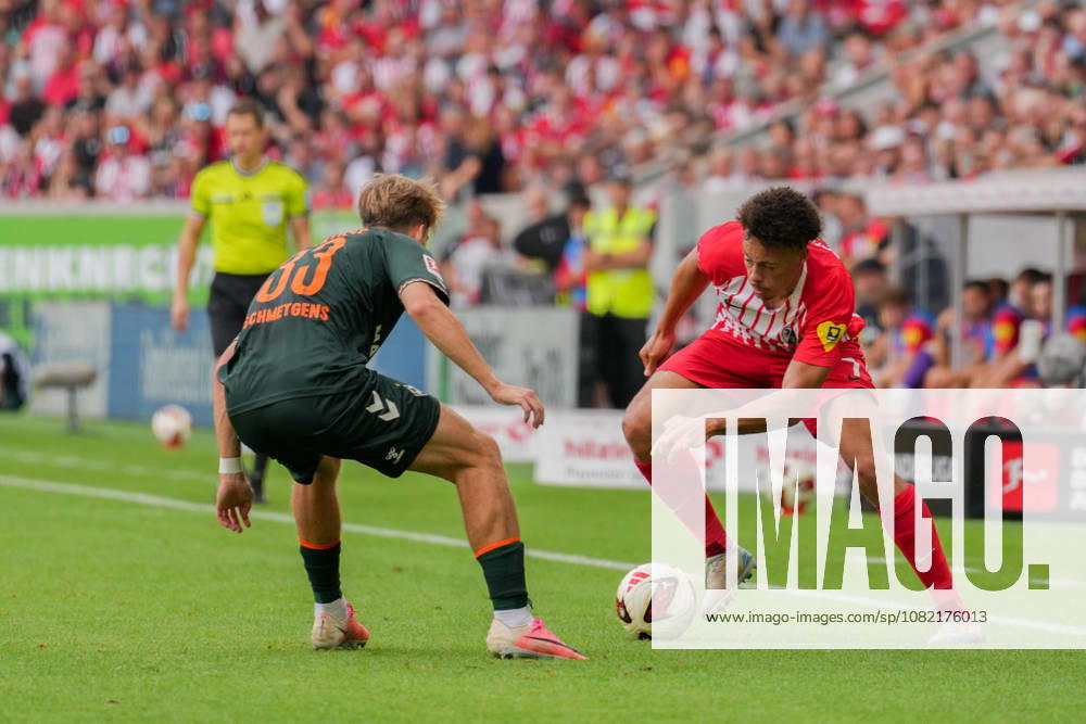 1. Bundesliga: SC Freiburg vs SV Werder Bremen, 30.08.2026 Zweikampf zwischen Mick Schmetgens (SV Werder Bremen, 33) und Derry Scherhant (SC Freiburg, 7) 1. Bundesliga: SC Freiburg vs SV Werder Bremen, Europa-Park-Stadion, 30.08.2026 DFB DFL REGULATIONS PROHIBIT ANY USE OF PHOTOGRAPHS AS IMAGE SEQUENCES AND OR QUASI-VIDEO.