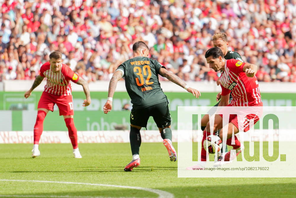 1. Bundesliga: SC Freiburg vs SV Werder Bremen, 30.08.2026 Kampf um den Ball zwischen Marco Friedl (SV Werder Bremen, 32) und Igor MatanoviÄ‡ (SC Freiburg, 31) 1. Bundesliga: SC Freiburg vs SV Werder Bremen, Europa-Park-Stadion, 30.08.2026 DFB DFL REGULATIONS PROHIBIT ANY USE OF PHOTOGRAPHS AS IMAGE SEQUENCES AND OR QUASI-VIDEO.
