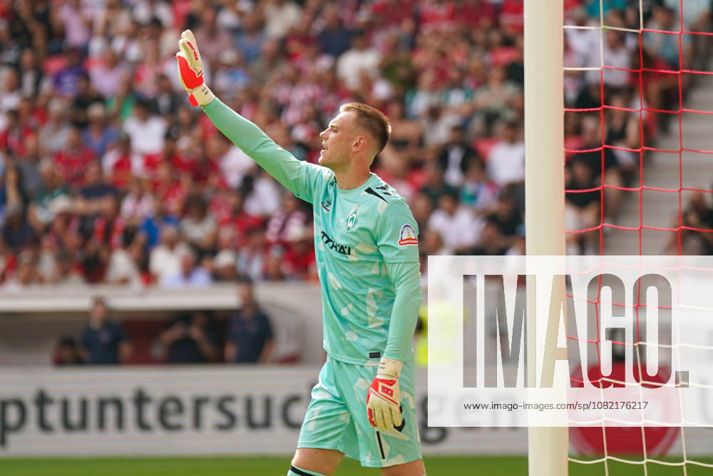 Deutschland: Fussball Bundesliga Saison 2026 - 2027, 1. Spieltag - SC Freiburg vs Werder Bremen - Europa Park Stadion (Freiburg): Karl Hein (Werder Bremen, 1)