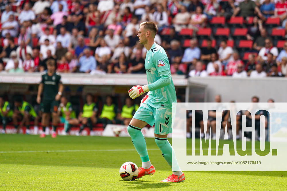 Deutschland: Fussball Bundesliga Saison 2026 - 2027, 1. Spieltag - SC Freiburg vs Werder Bremen - Europa Park Stadion (Freiburg): Karl Hein (Werder Bremen, 1)