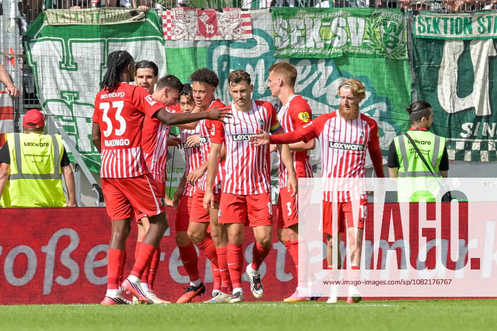 Jubel zum Tor zum 1:0 durch Yuito Suzuki (SC Freiburg, 14) GER, SC Freiburg vs Werder Bremen, Fussball, Bundesliga, 1. Spieltag, Saison 2026 2027, 30.08.2026 DFL DFB REGULATIONS PROHIBIT ANY USE OF PHOTOGRAPHS AS IMAGE SEQUENCES AND OR QUASI-VIDEO GER, SC Freiburg vs Werder Bremen, Fussball, Bundesliga, 1. Spieltag, Saison 2026 2027, 30.08.2026 Freiburg