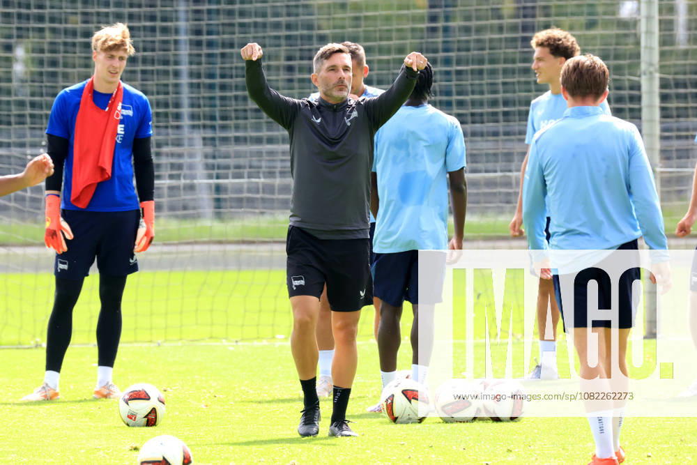 DEU GER, Fussball , 2.Fussballbundesliga, Saison 2026 2027, Sportforum, Hertha BSC, Training Cheftrainer Stefan Leitl ( Hertha BSC Berlin ) 2. Liga: DFB DFL regulations prohibit any use of photographs as image sequences and or quasi-video) Berlin Sportforum Berlin Deutschland