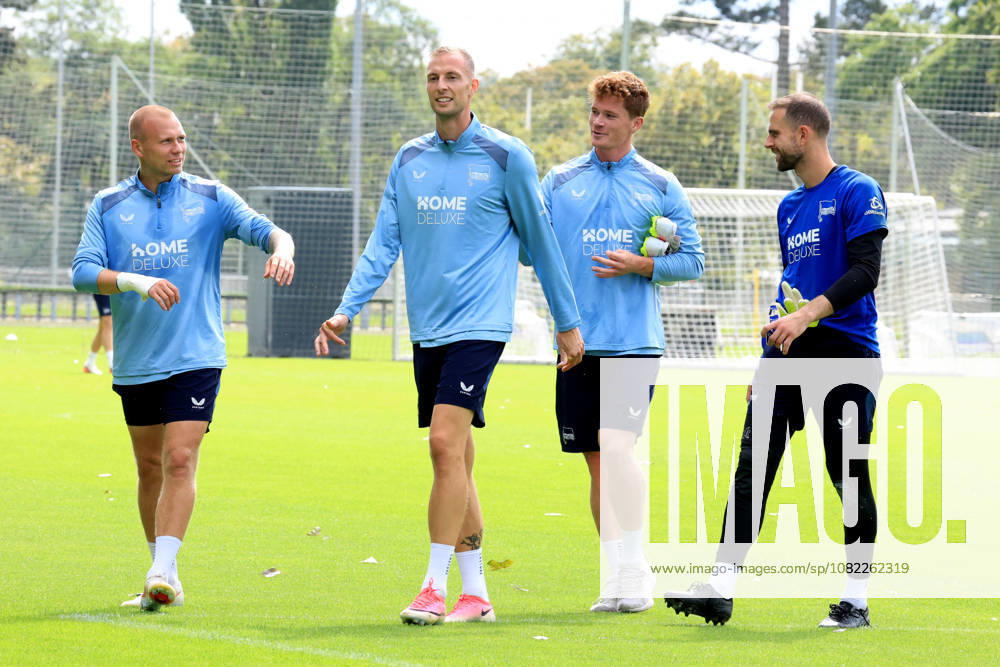 DEU GER, Fussball , 2.Fussballbundesliga, Saison 2026 2027, Sportforum, Hertha BSC, Training Gustaf Nilsson ( Hertha BSC Berlin 9 ), Cheftrainer Stefan Leitl ( Hertha BSC Berlin ), Jon Dagur Thorsteinsson ( Hertha BSC Berlin 23 ) Hertha BSC Berlin ), Sebastian Groenning ( Hertha BSC Berlin 17 ), Marius Gersbeck ( Hertha BSC Berlin 35 ) 2. Liga: DFB DFL regulations prohibit any use of photographs as image sequences and or quasi-video) Berlin Sportforum Berlin Deutschland