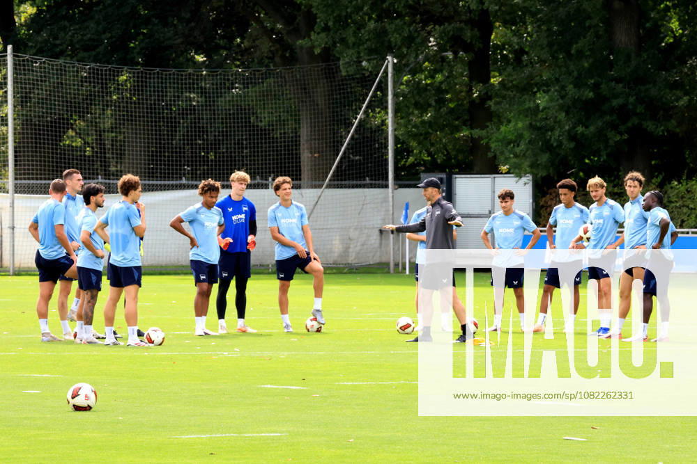 DEU GER, Fussball , 2.Fussballbundesliga, Saison 2026 2027, Sportforum, Hertha BSC, Training Hertha-Spielerkreis, Co-Trainer Andreas Schumacher ( Hertha BSC Berlin ) 2. Liga: DFB DFL regulations prohibit any use of photographs as image sequences and or quasi-video) Berlin Sportforum Berlin Deutschland