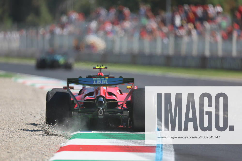 Monza, Italien 03. -06. September 2026: FIA Formel-1-Weltmeisterschaft - 2026 - Grosser Preis von Italien - Monza - Freitag 1. Freies Training Im Bild: Lewis Hamilton (GBR 44) kommt in das Kiesbett und wirbelt Steine auf Autodromo Nazionale Monza