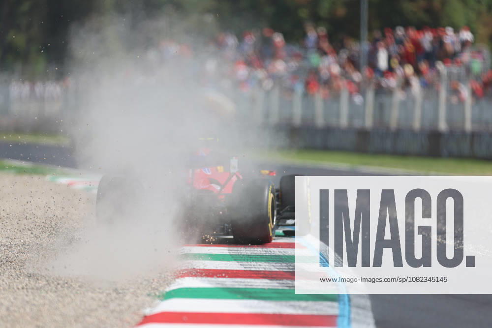 Monza, Italien 03. -06. September 2026: FIA Formel-1-Weltmeisterschaft - 2026 - Grosser Preis von Italien - Monza - Freitag 1. Freies Training Im Bild: Lewis Hamilton (GBR 44) fährt faehrt durch das Kiesbett Autodromo Nazionale Monza