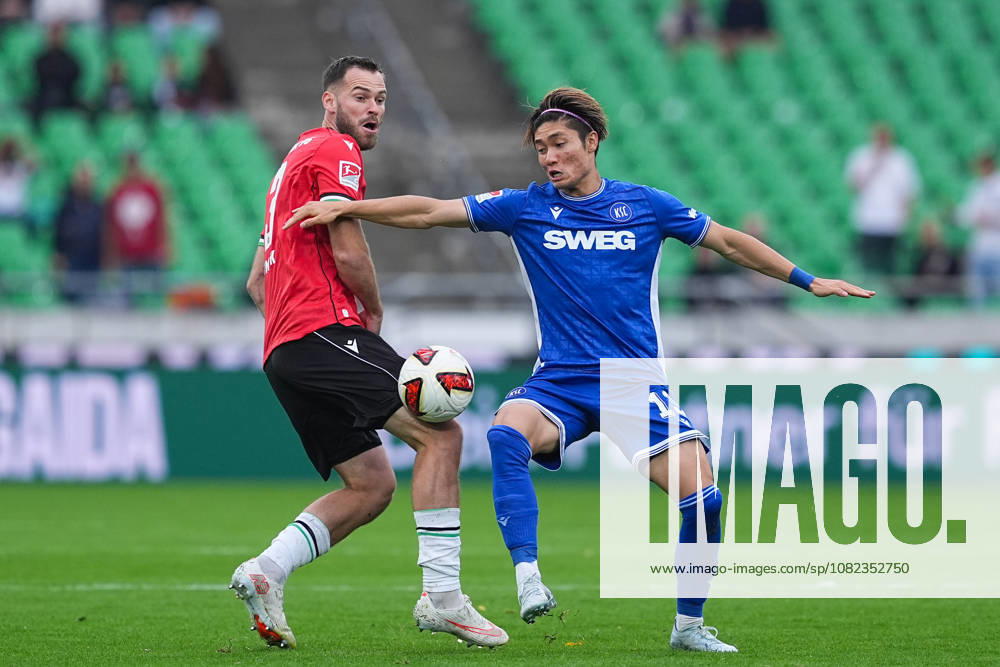 Herren, Fußball, 2.Bundesliga, Hannover 96 - Karlsruher SC, Saison 2026 2027, Heinz von Heiden Arena: Boris Tomiak (Hannover 96, 3) im Zweikampf gegen Shio Fukuda (Karlsruher SC, 13) DFB regulations prohibit any use of photographs as image sequences and or quasi-video.