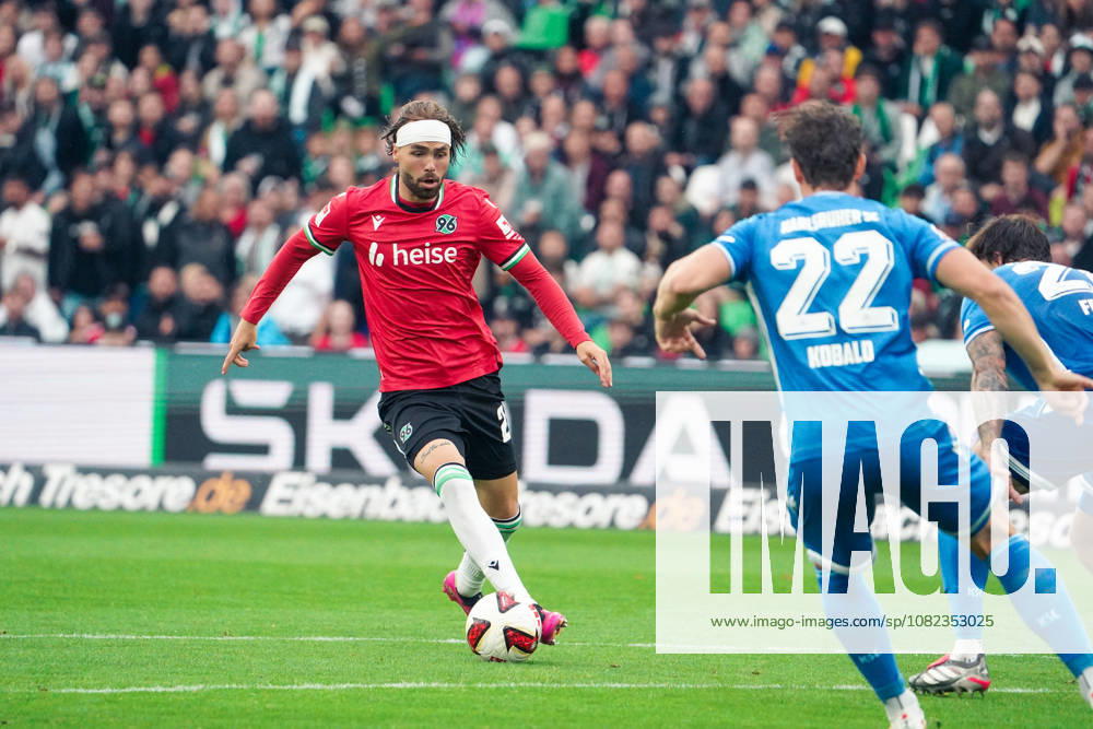 Deutschland: Fussball 2.Bundesliga 2026 2027, 4. Spieltag - Hannover 96 vs Karlsruher SC - Heinz von Heiden Arena Stadion (Hannover): am Ball Kolja Oudenne (Hannover 96, 29)