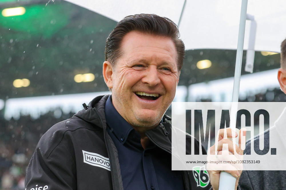 Fussball - 2.Bundesliga Hannover 96 - Karlsruher SC, v.l. Christian Titz (Hannover, Trainer) Hannover