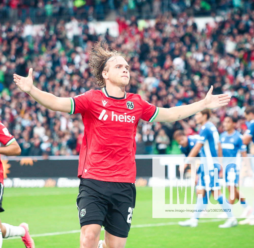 Deutschland: Fussball 2.Bundesliga 2026 2027, 4. Spieltag - Hannover 96 vs Karlsruher SC - Heinz von Heiden Arena Stadion (Hannover): Tor und Torjubel zum Lars Gindorf (Hannover 96, 25)