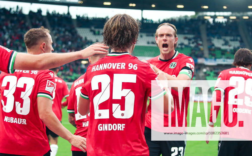 Deutschland: Fussball 2.Bundesliga 2026 2027, 4. Spieltag - Hannover 96 vs Karlsruher SC - Heinz von Heiden Arena Stadion (Hannover): Tor und Torjubel zum Lars Gindorf (Hannover 96, 25) Stefan Teitur ÃžorÃ°arson Stefan Teitur Thordarson (Hannover 96, 23)