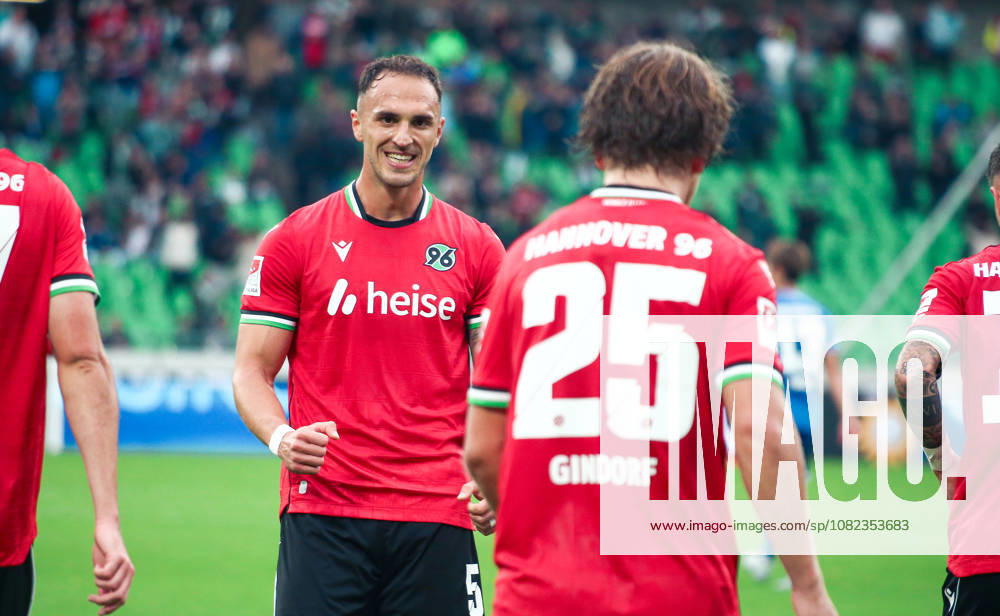 Deutschland: Fussball 2.Bundesliga 2026 2027, 4. Spieltag - Hannover 96 vs Karlsruher SC - Heinz von Heiden Arena Stadion (Hannover): Tor und Torjubel zum Lars Gindorf (Hannover 96, 25) Virgil GhiÅ£Äƒ Virgil Ghita (Hannover 96, 5)
