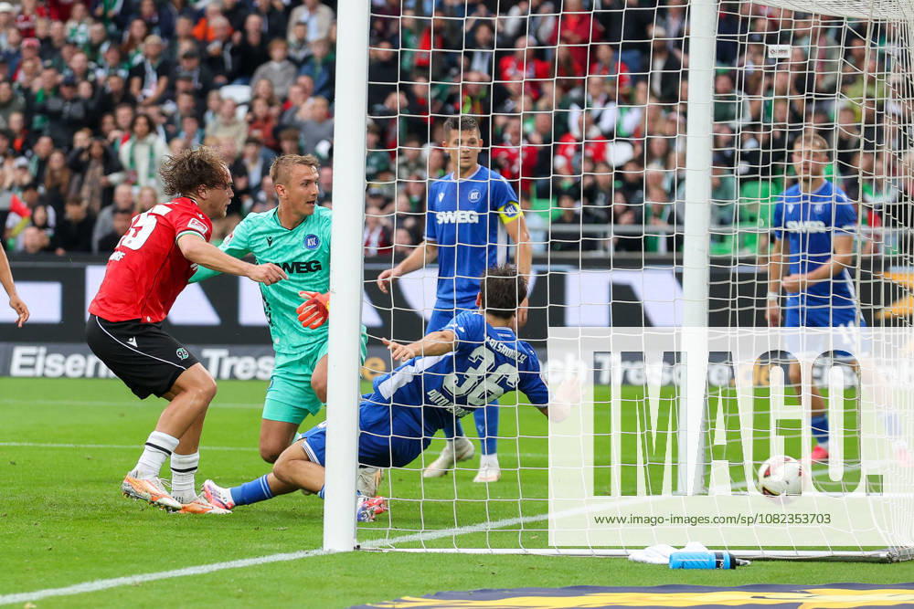 Fussball - 2.Bundesliga Hannover 96 - Karlsruher SC, v.l. Tor zum 1:0 durch Lars Gindorf (Hannover, 25) Hannover
