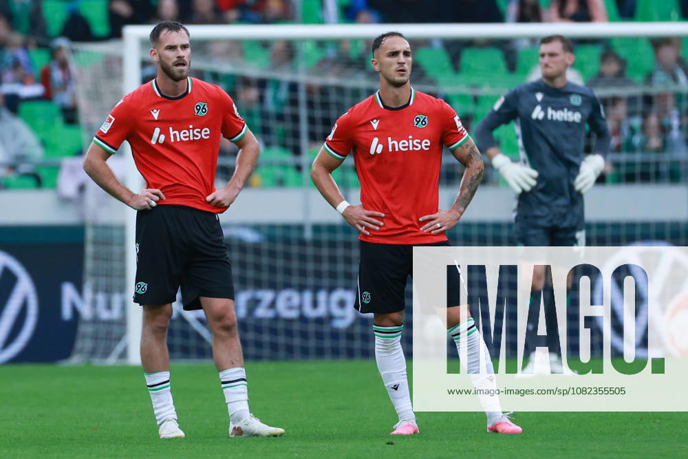 2. Bundesliga - Hannover 96 - Karlsruher SC am 04.09.2026 in der Heinz von Heiden Arena in Hannover Boris Tomiak (Hannover 3) und Virgil Ghita (Hannover 5)